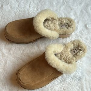 Ugg woman’s clogs. Camel / brown suede size 9